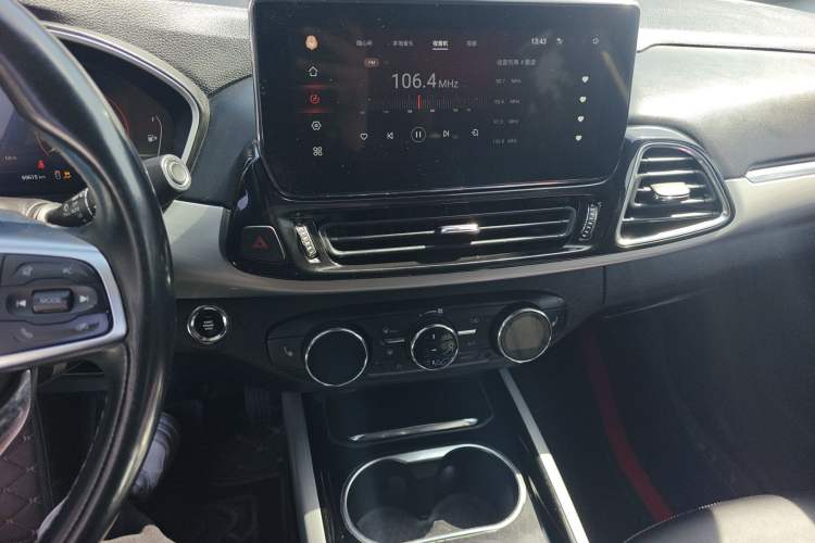 Used EXEED Lingyun 2019 1.6T Two-Wheel Drive Diamond Edition Audio And AC Panel