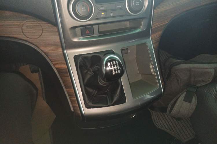 Used FORTHING Lingzhi PLUS 2021 2.0L Manual Comfort Version 7 Seats