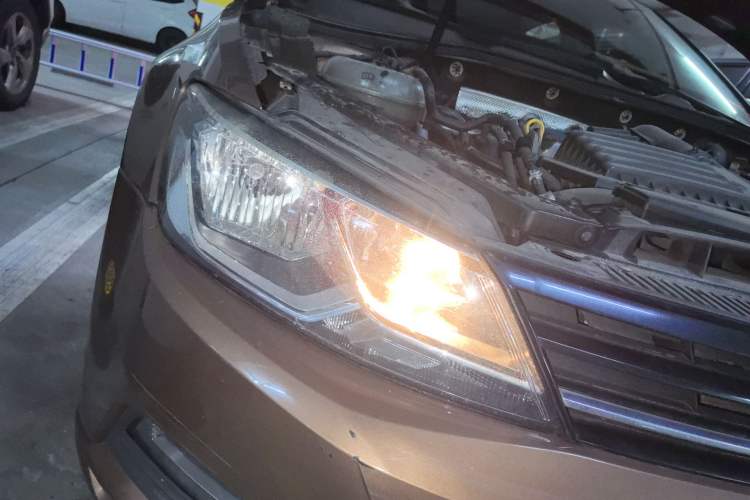 Used Volkswagen Lamando 2015 280TSI DSG Comfort Edition Right Front Headlight