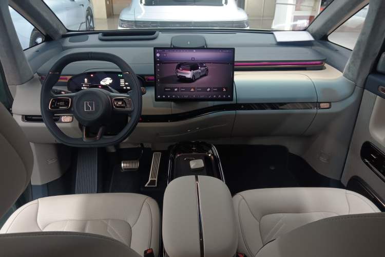 Used Zeekr MIX 2025 Long-Range Intelligent Driving Edition Center Console