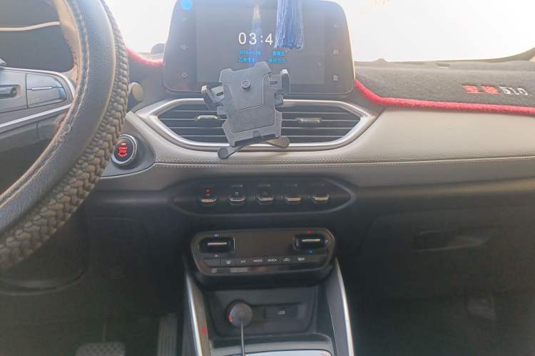 Used Baojun 510 2017 1.5L Automatic Fashion Model Audio And AC Panel