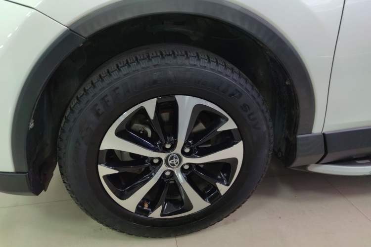 Used Toyota RAV4 2016 2.0L CVT Two-Wheel Drive Fashion Edition China V Standard