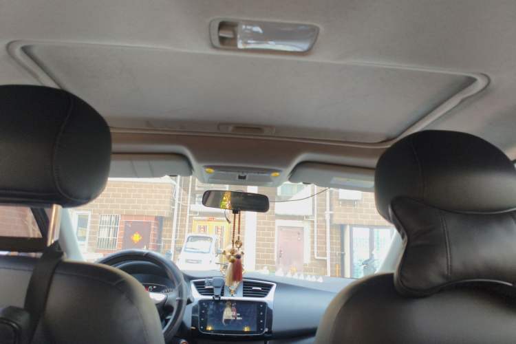 Used Nissan Sylphy 2019 1.6XV CVT Smart Connect Luxury Edition China VI Standard Headliner