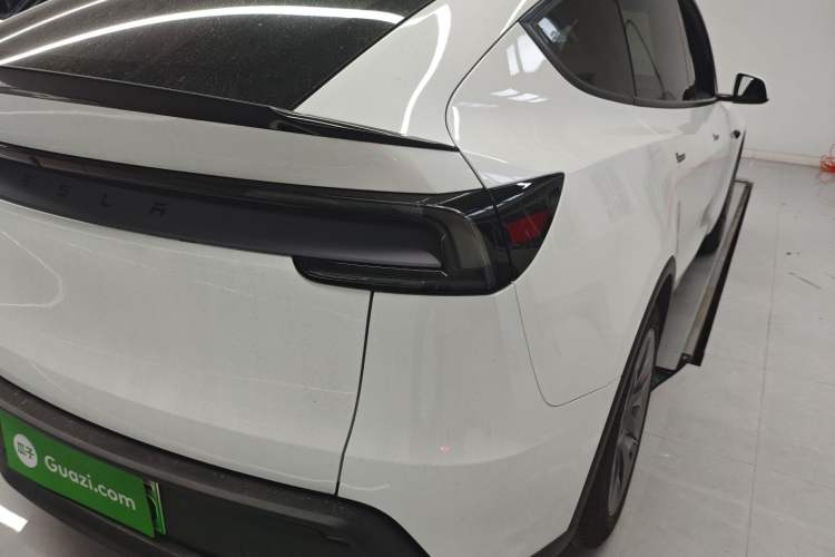 Used Tesla Model Y L 2025 Model Long-Range All-Wheel-Drive Version
