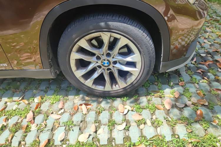 Used BMW X1 2015 sDrive18i Fashion Upgrade Edition Right Front Wheel Hub