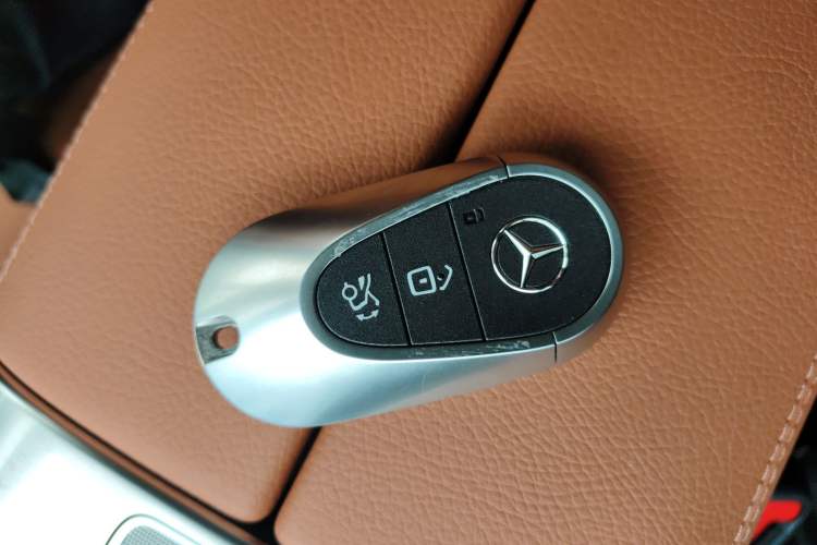 Used Mercedes-Benz GLC 2023 Facelift GLC 260 L 4MATIC Luxury Version 5 Seats Interior 1