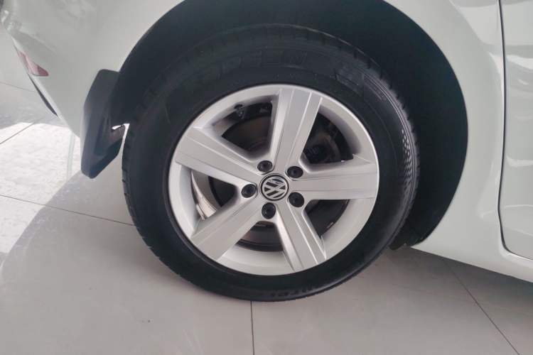 Used Volkswagen Golf 2016 230TSI Automatic Comfort Version Right Rear Wheel Hub