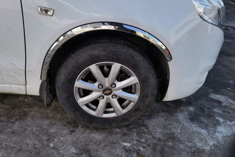 Used Chevrolet Sail 2013 Sedan 1.2L Manual Fashionable Happiness Edition
