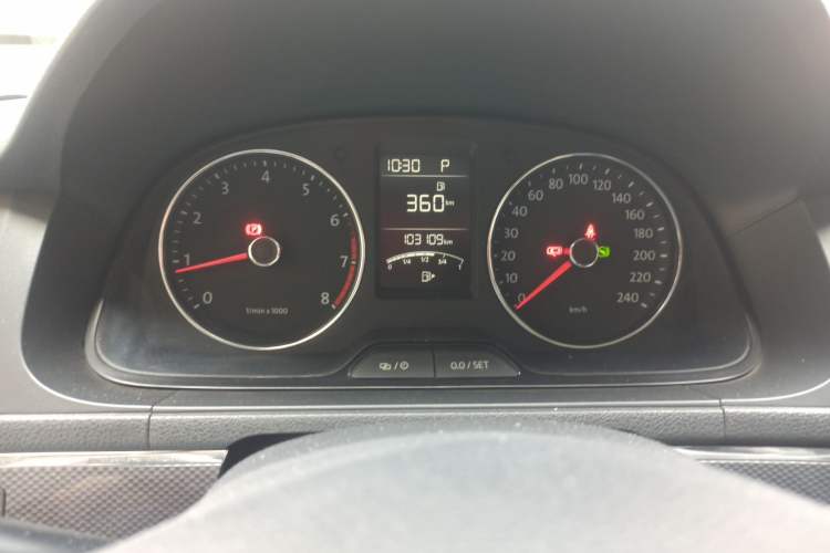 Used Volkswagen Cross Lavida 2014 1.6L Automatic Instrument Cluster