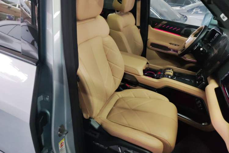 Used Formula Leopard Leopard 8 2025 Smart & Brave Flagship Edition 7 Seats