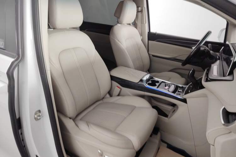 Used Buick GL8 2022 ES Landtrek 653T Comfort Edition