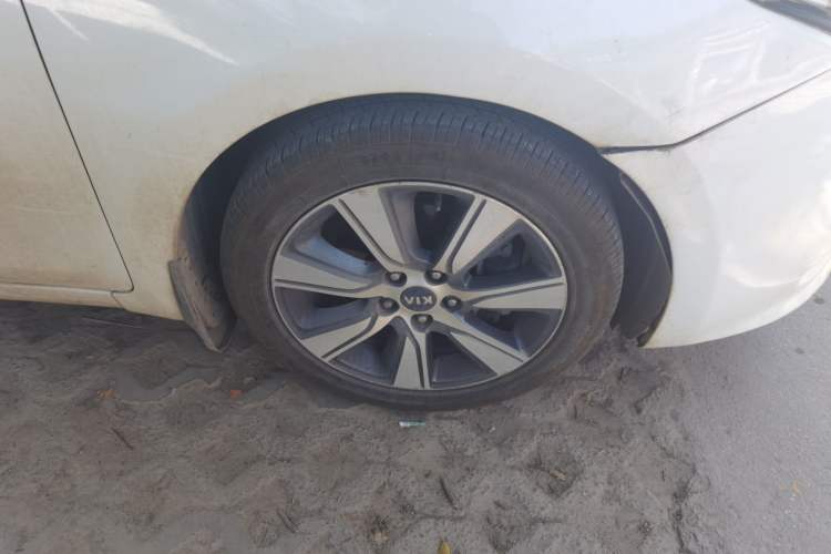 Used Kia K4 2017 1.6T Automatic T-DLX Turbo Right Front Wheel Hub