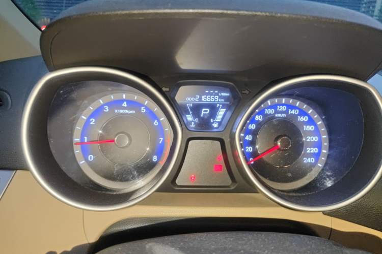 Used Hyundai Elantra (5th Generation / Langdong) 2012 1.6L Automatic Fashion Edition Odometer Close Up