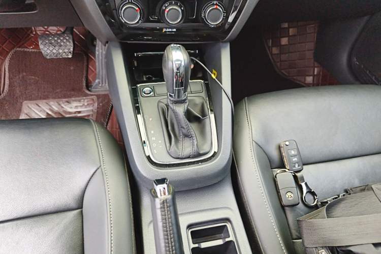 Used Volkswagen Sagitar 2017 230TSI Automatic Comfort Version
