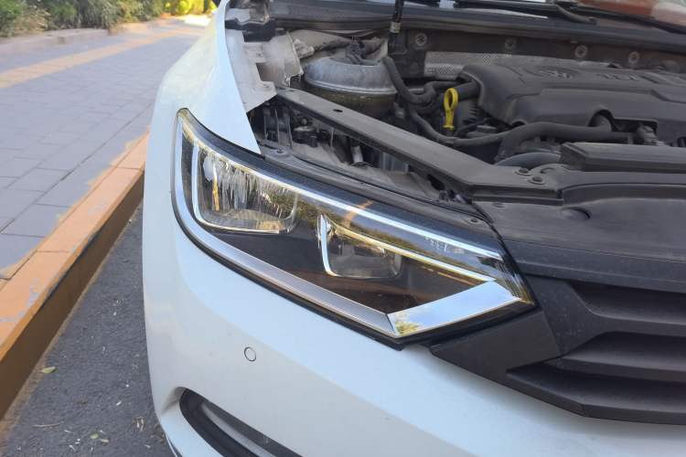 Used Volkswagen Variant 2017 380TSI Two-Wheel Drive Comfort Edition Right Front Headlight