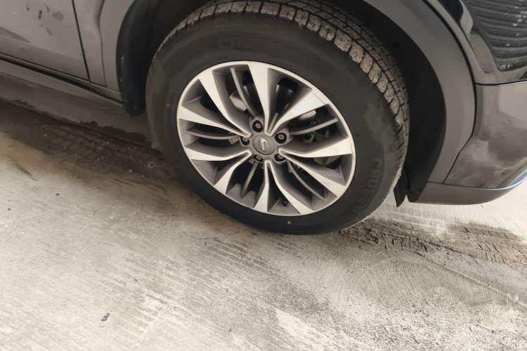 Used GAC Trumpchi GS8 2017 320T Four-Wheel Drive Luxury Smart Connectivity Version (7 Seats) Right Front Wheel Hub