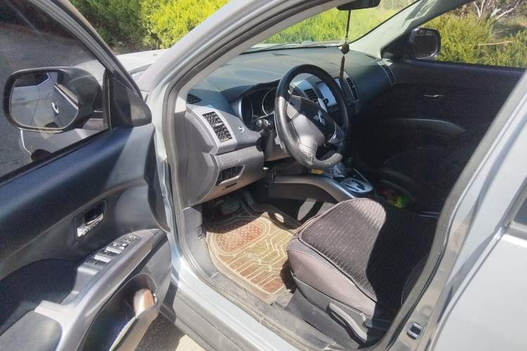 Used Mitsubishi Outlander 2010 Kijang 2.0 Sport Edition Driver Seat