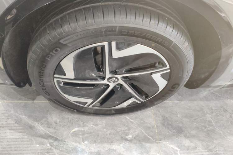 Used Rising R7 2025 Model Urban Edition Left Front Wheel Hub