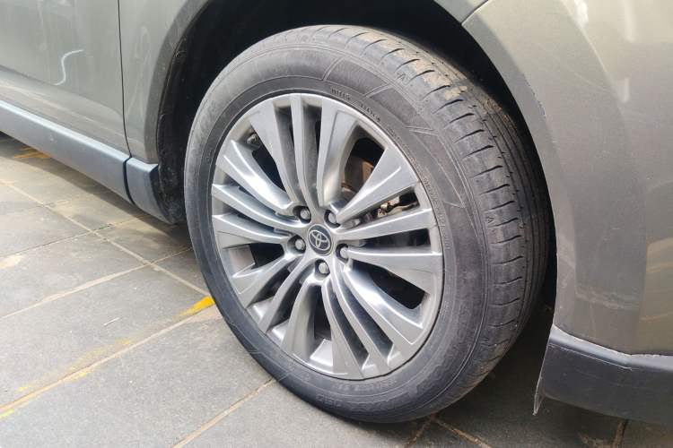 Used Toyota Harrier 2022 Dual-Engine 2.5L CVT Four-Wheel Drive Flagship Edition Right Front Wheel Hub