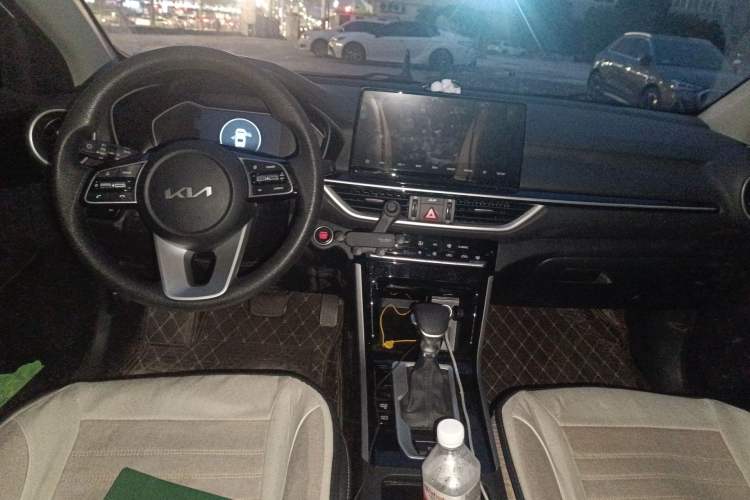 Used Kia K3 2021 1.5L CVT Fashion Edition Center Console