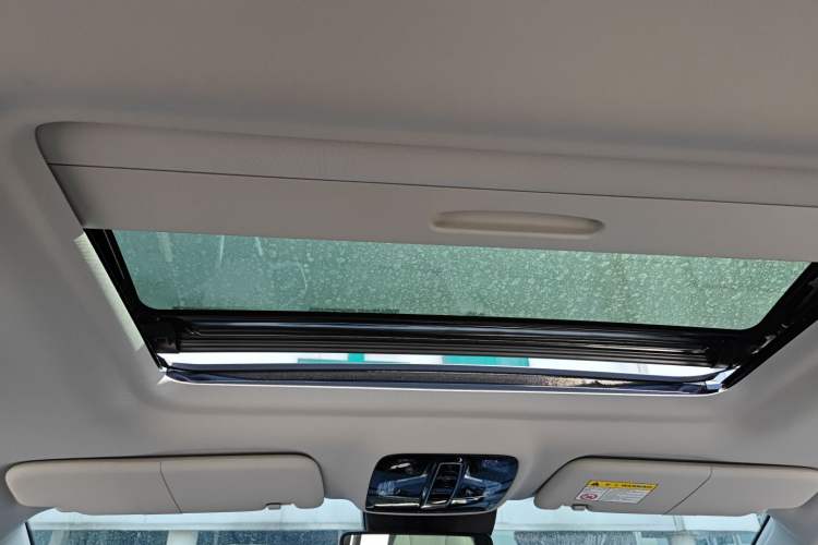 Used Roewe iMAX8 2022 400TGI Prestige Edition Headliner