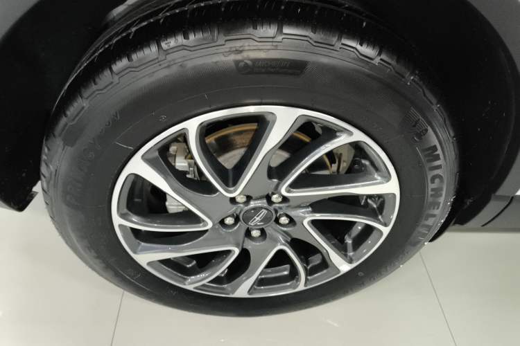 Used Lincoln Corsair 2022 2.0T Two-Wheel Drive Deluxe Edition Right Rear Wheel Hub