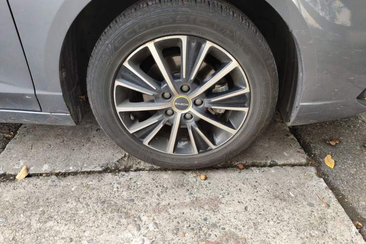 Used Roewe i5 2021 1.5L CVT Diamond Edition Right Front Wheel Hub