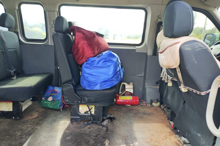 Used SAIC MAXUS Xintu V80 2018 2.5T 6-Speed Manual Aowentong Long-Wheelbase Mid-Roof 7/10-Seater