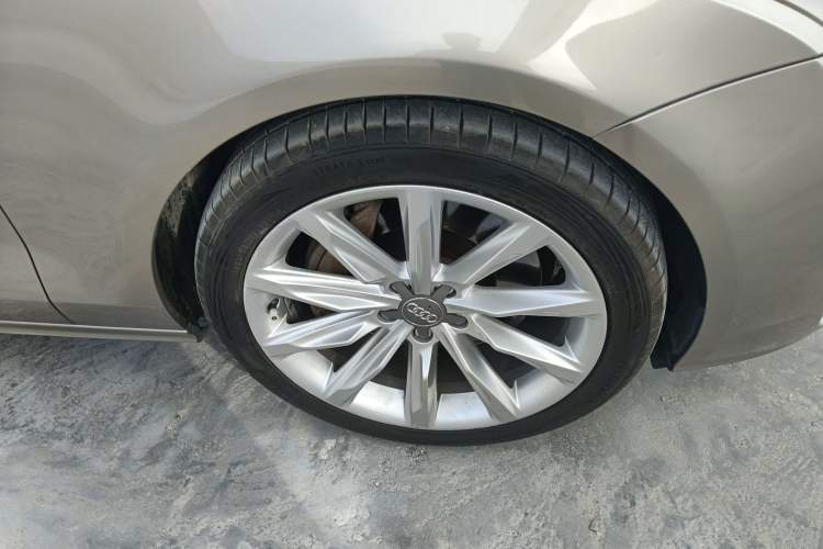 Used Audi A7  Right Front Wheel Hub