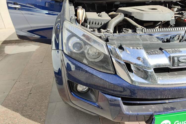 Used Isuzu D-MAX 2020 2.5T 4x4 Automatic Navigation Version China VI Standard Extended Length JE4D25Q6A
