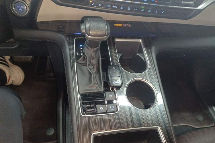 Used Toyota Granvia 2022 2.5L Hybrid Flagship Edition