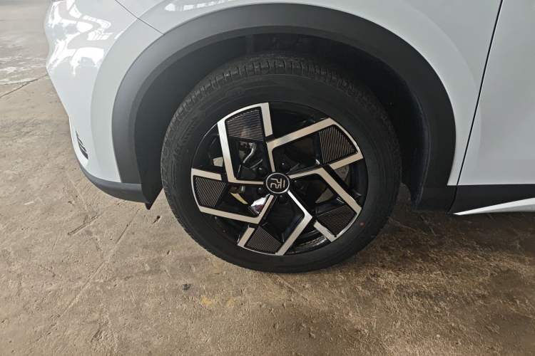 Used BYD Yuan PLUS 2022 510 km Flagship Version Left Front Wheel Hub