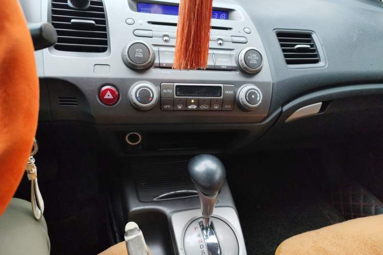 Used Honda Civic 2009 1.8L automatic luxury edition Audio And AC Panel