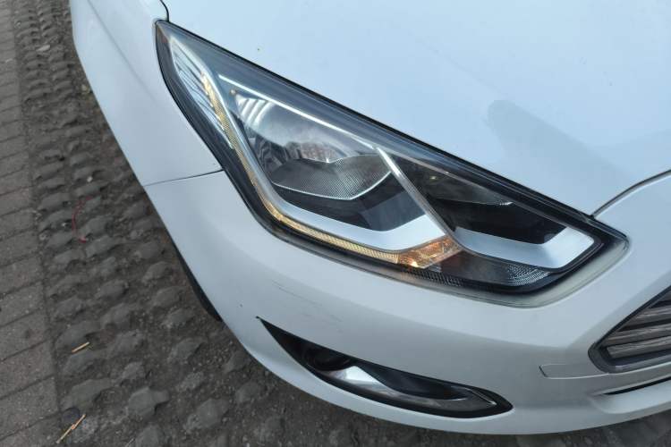 Used Ford Escort 2015 1.5L Automatic Fashion Model
