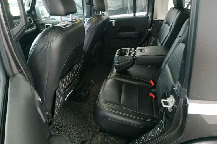 Used Jeep Wrangler 2019 2.0T Sahara Four-Door Version China VI Emission Standard