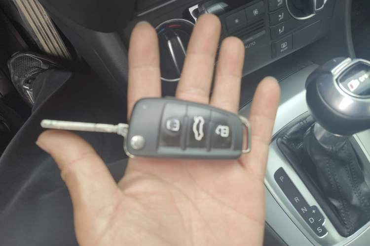 Used Audi Q3 2018 30th Anniversary Edition 30 TFSI Fashion Model Vehicle Key