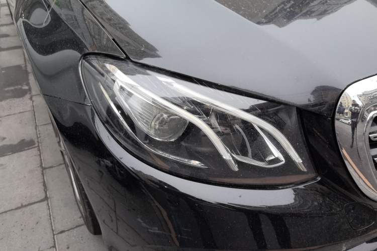 Used Mercedes-Benz E-Class 2016 E 300 L Sporty and Stylish Model Exterior 3