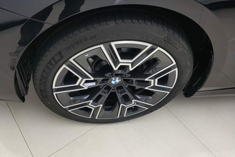 Used BMW 5 Series 2025 530Li Luxury Edition M Sport Package Exterior 4