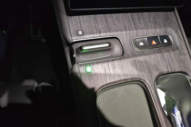 Used Nio ES7 2022 75 kWh Gear Lever