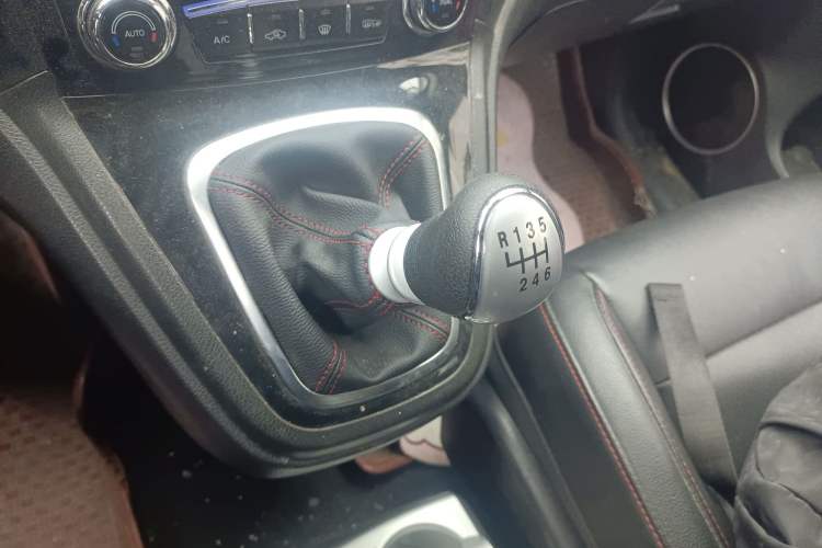 Used Haval H6 2015 Upgraded Model 1.5T Manual Two-Wheel Drive Elite Version