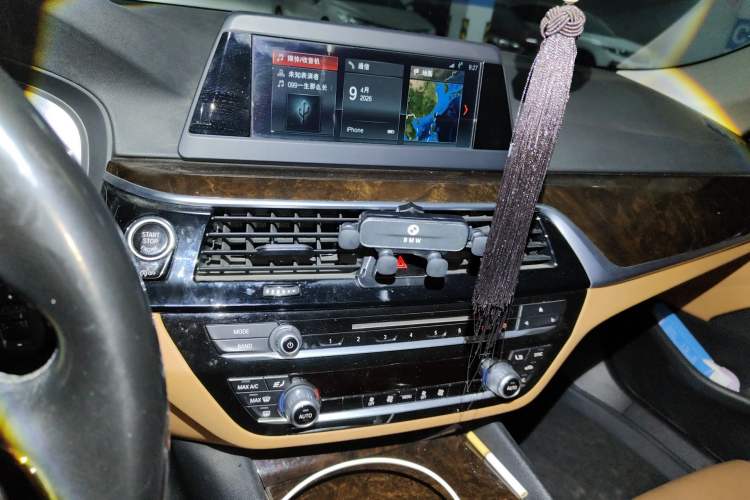 Used BMW 5 Series 2018 528Li Launch Special Edition Audio And AC Panel