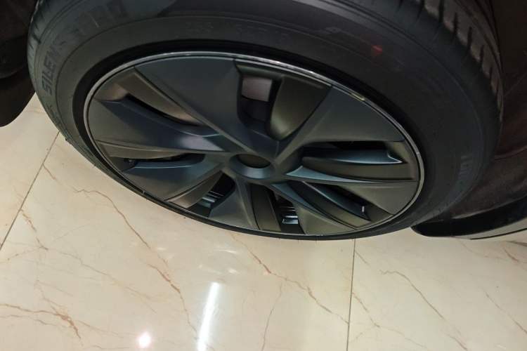 Used Tesla Model Y 2024 Long-Range All-Wheel-Drive Version