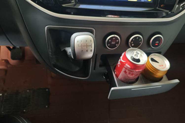 Used SAIC MAXUS Xintu V80 2021 2.0T Manual Classic Aoyuntong Short Wheelbase Mid-Roof 5/6-Seater