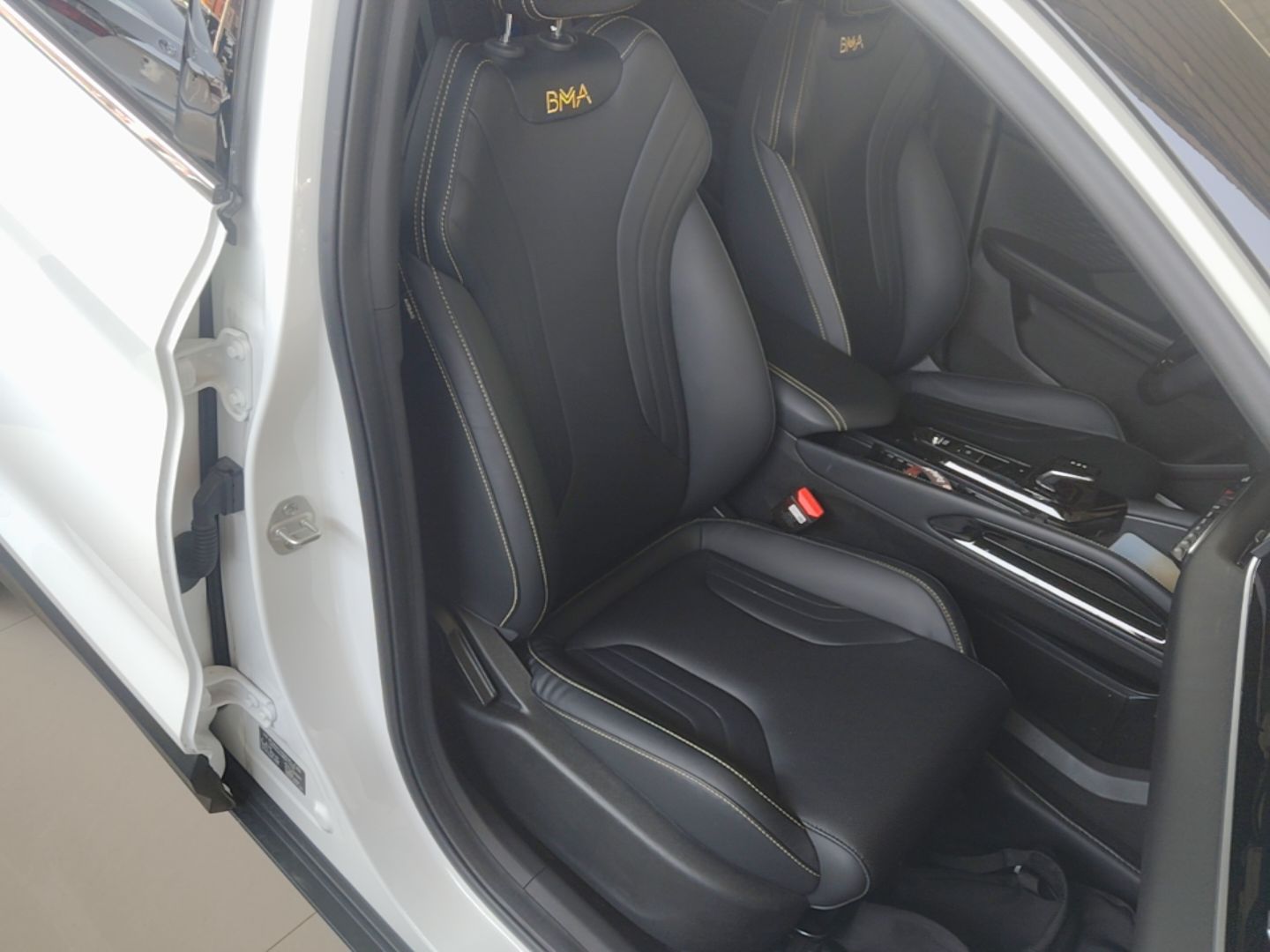 Geely Auto Coolray 2025 Bin Yue L 1.5T DCT Starlight Edition — снимка 19