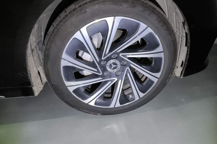 Used Mercedes-Benz E-Class 2025 E 300 L Luxury Model Right Front Wheel Hub