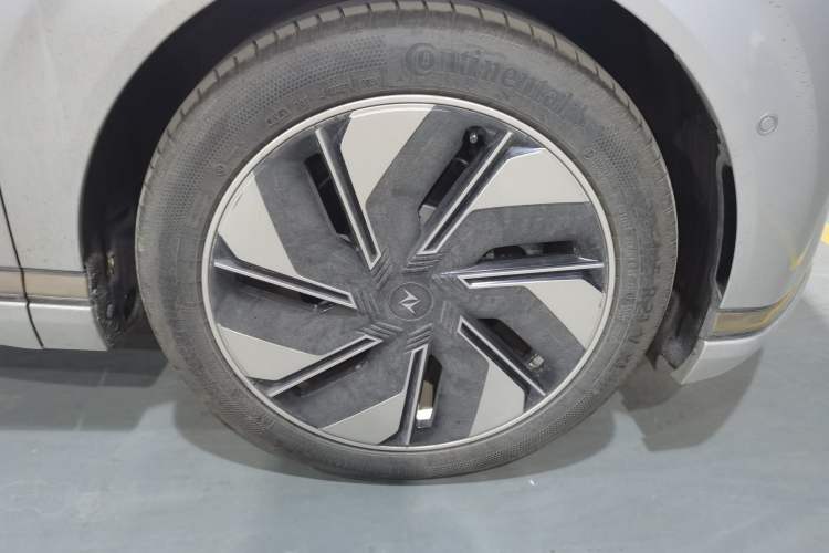 Used Dongfeng eπ eπ008 2024 210Max Range-Extended Version 6 Seats Right Front Wheel Hub