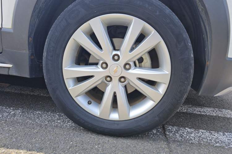 Used Chevrolet Captiva 2015 2.4L 4x4 Flagship Edition 7-Seater