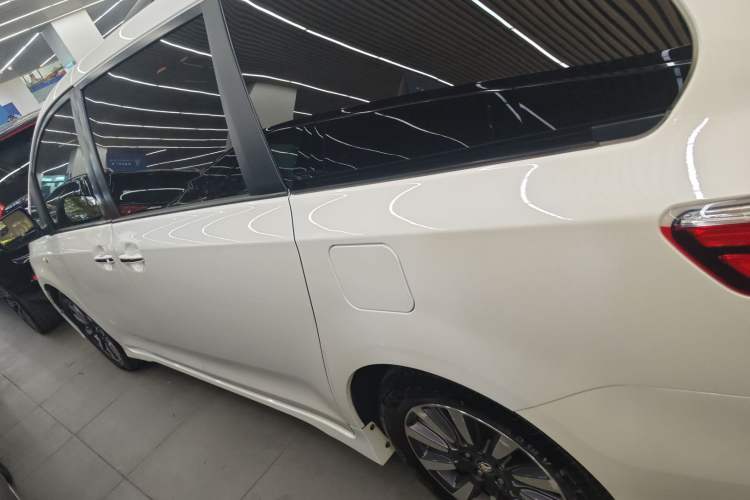 Used Toyota Sienna 2018 3.5L 2WD Limited 7-Seater Canadian Version