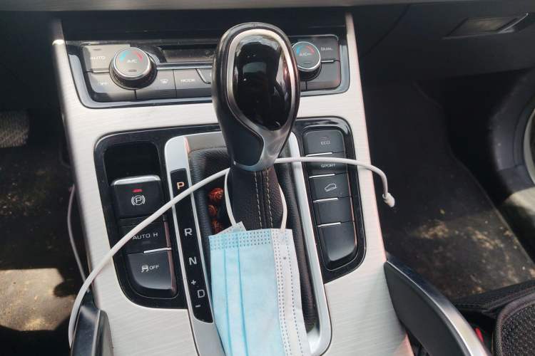 Used Geely Auto Emgrand X7 Sport 2018 1.8TD Automatic Two-Wheel Drive Zhiya Model Gear Lever