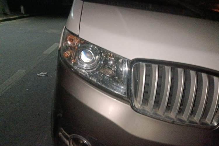 Used Jinbei New Hiace X30L 2016 1.5L Wealth Edition Van DLCG14 Right Front Headlight